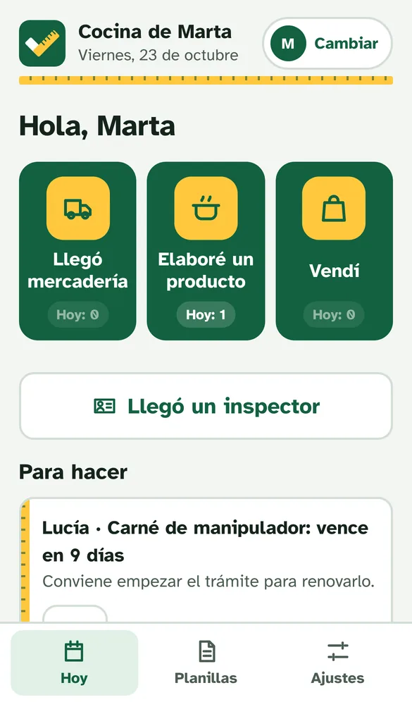 Pantalla de inicio de Cocina en Regla: tres botones grandes para cargar mercadería, elaboración y ventas